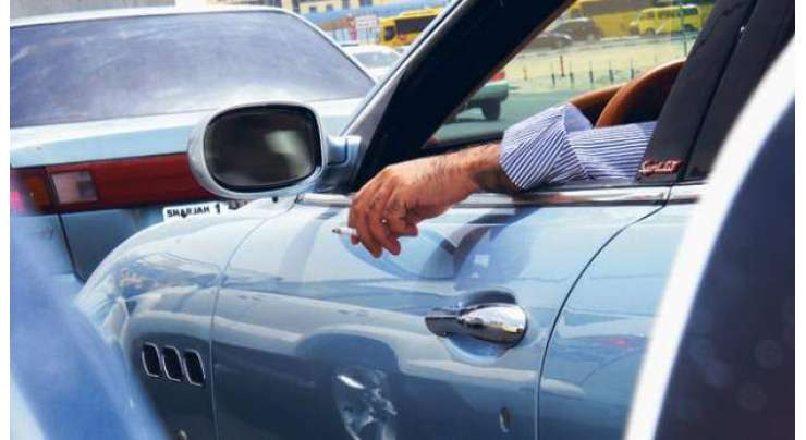 ابوظہبی: چلتی گاڑی سے کچرا سڑک پر پھینکنے والے ڈرائیور اپنی عادت بدل لیں