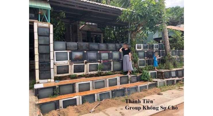 ویتنامی گھر میں لگی باڑ مکمل طور پر پرانے ٹی وی سیٹس سے بنائی  گئی ہے