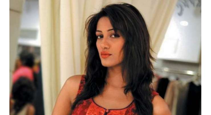 اداکارہ متھیرا دبئی میں خوفناک ٹریفک حادثے کا شکار بن گئی