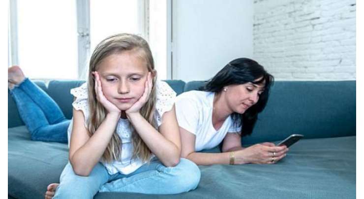 جو والدین موبائل فون کا زیادہ استعمال کرتے ہیں وہ اپنے بچوں کے برے رویوں یا برتائو کے ذمہ دار ہیں، تحقیق