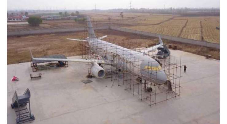 کسان نے بچپن کا خواب پورا کرنے کے لیے حقیقی سائز کے جہاز کی نقل بنا لی