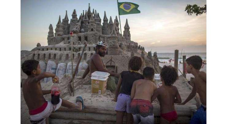 برازیل کے ساحل پر 22 سال سے ریت کے قلعے میں رہنے والا حیرت انگیزشخص