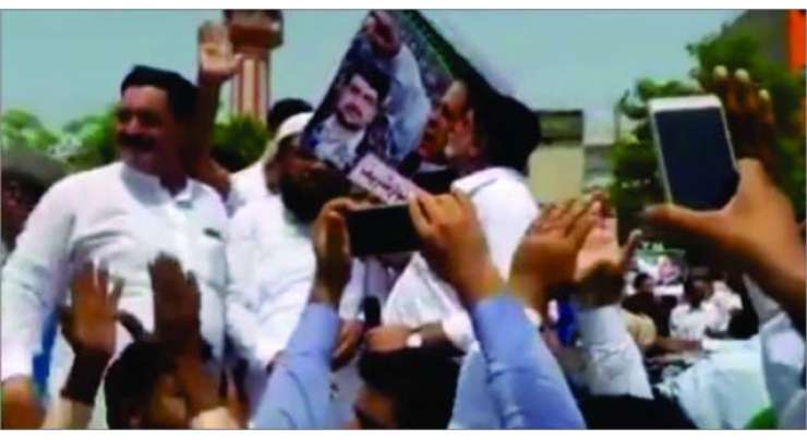 ن لیگی رہنماؤں نے اپنے قائد نواز شریف کے پوسٹر کو بھی نہ بخشا