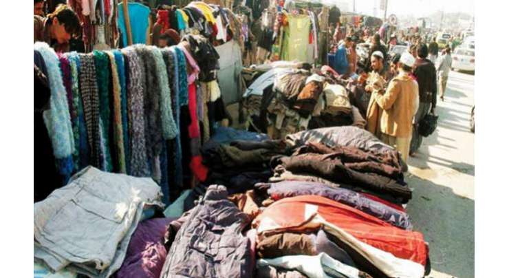 غریب افراد کا سردی سے بچائو کے لئے لنڈے بازاروں کا رخ