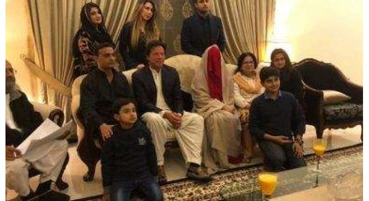 اینکر نے عمران خان کی شادی کو تضحیک کا نشانہ بنانے والے سیاست دانوں کی کلا س لے لی