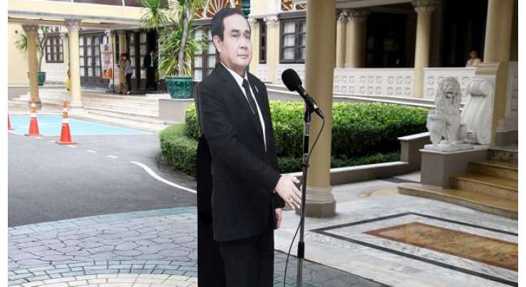 تھائی لینڈ کے  وزیراعظم  نے صحافیوں کے سولات اپنی تصویر نصب کر دی