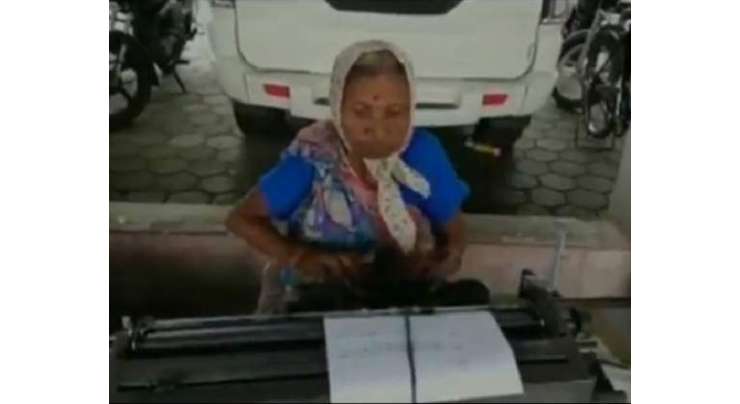 مدھیا پردیش کی 72 سالہ "سپر وومین" ٹائپسٹ  وائرل ہوگئی