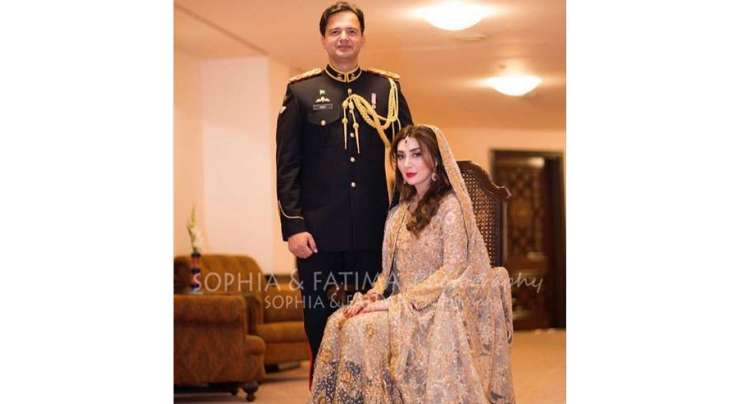 اداکارہ عائشہ خان کے شوہر میجر عقبہ ملک ولیمے میں اپنے یونیفارم میں ملبوس، تصاویر سوشل میڈیا پر وائرل