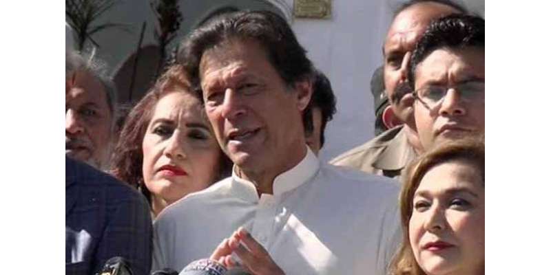 عمران خان وکٹیں نہیں گرا رہے بلکہ سیاسی گند اکھٹا کر رہے ہیں
