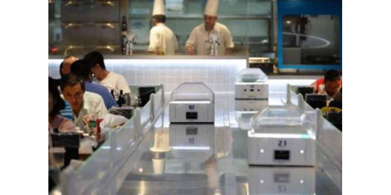 چینی ریستوران میں روبوٹس نے ویٹروں کی جگہ سنبھال لی