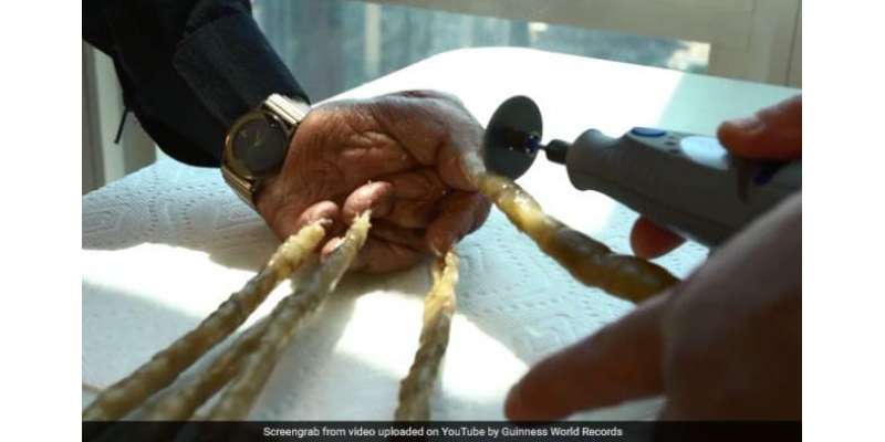 بھارتی شخص نے 66 سال بعد دنیا کے طویل ترین ناخن کاٹ دئیے