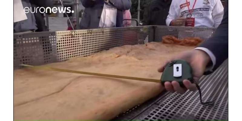 اطالوی باورچیوں نے دنیا کا طویل ترین ڈیپ فرائیڈ پیزا   بنانے کا عالمی ..