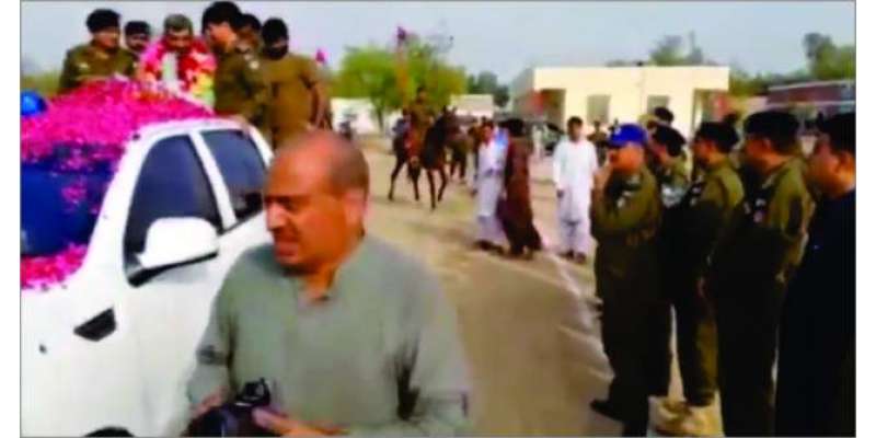 ڈیرہ غازی خان میں پنجاب پولیس کا کانسٹیبل کو زبردست پروٹوکول