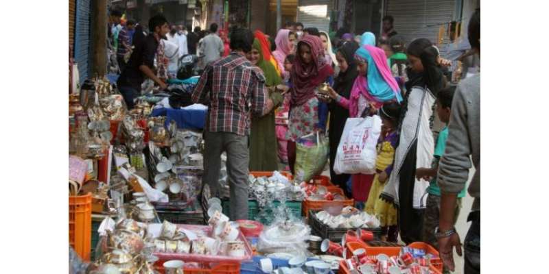 عید قریب آتے ہی تجارتی مراکز میں قائم عید بازاروں میں رش میں اضافہ