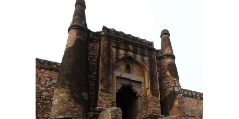 ہندو انتہا پسندوں کی دورسلاطین کی تاریخی کھڑکی مسجد پر قبضے کی کوشش