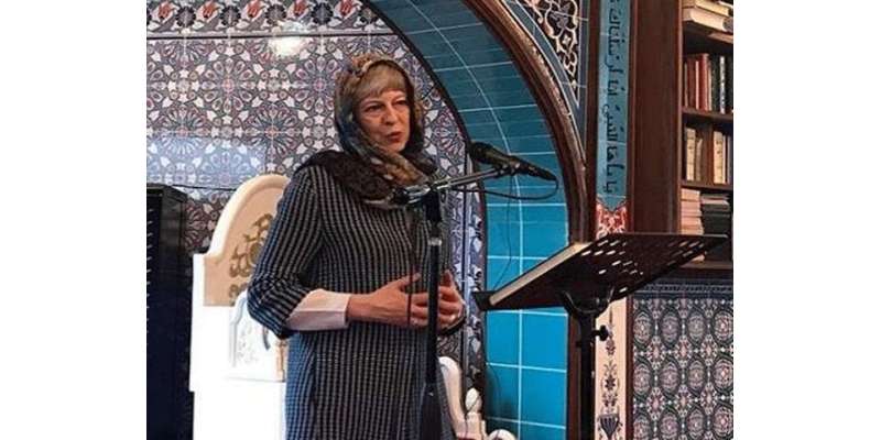 برطانوی وزیراعظم تھریسامے کا حجاب پہن کر مسجد کا دورہ،تصاویر سوشل ..