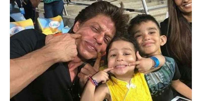 شاہ رخ خان کی بھارتی کرکٹر ایم ایس دھونی کی بیٹی زیواکے ساتھ تصاویر ..