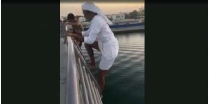تین اماراتی لڑکوں کی نہر میں چھلانگ لگانے کی ویڈیو وائرل ہوگئی