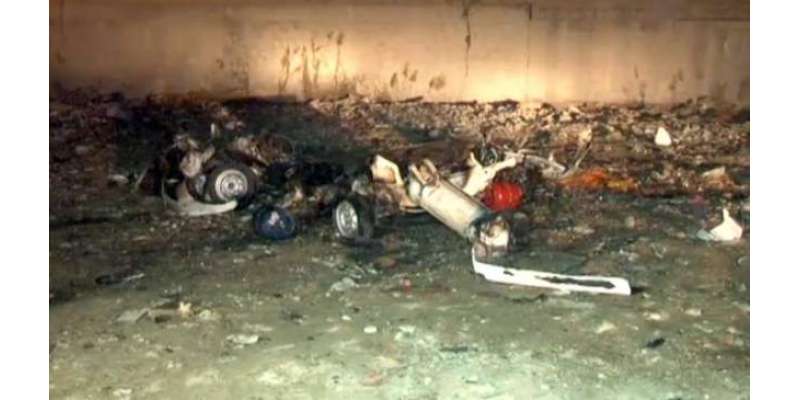 کراچی ،ڈیفنس میں کھڑی گاڑی میں دھماکہ ،علاقے میں خوف و ہراس پھیل گیا
