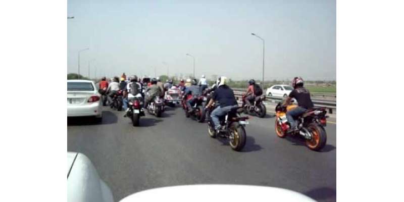 پاکستان کی تاریخ میں پہلی مرتبہ موٹر سائیکل سواروں کو موٹروے پر ڈرائیونگ ..