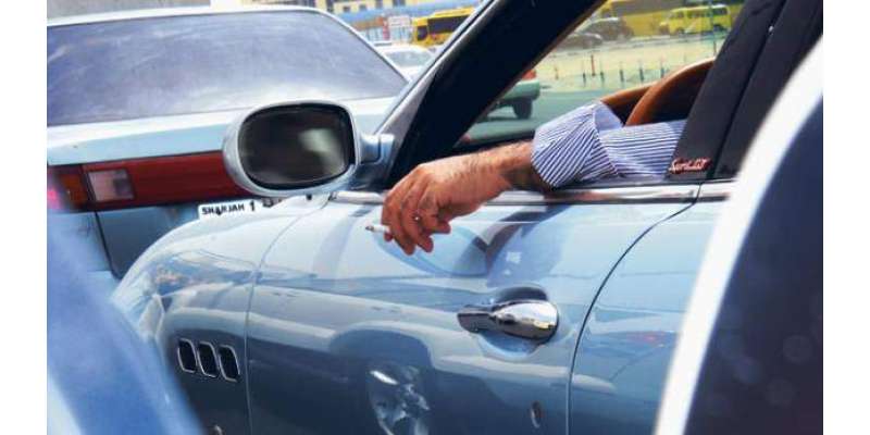 ابوظہبی: چلتی گاڑی سے کچرا سڑک پر پھینکنے والے ڈرائیور اپنی عادت بدل ..