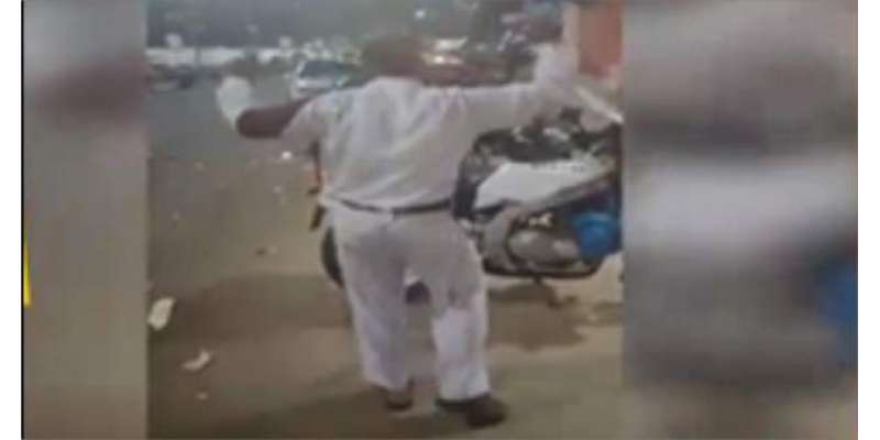 کراچی میں ٹریفک پولیس آفیسر ڈانس کرنے پر معطل