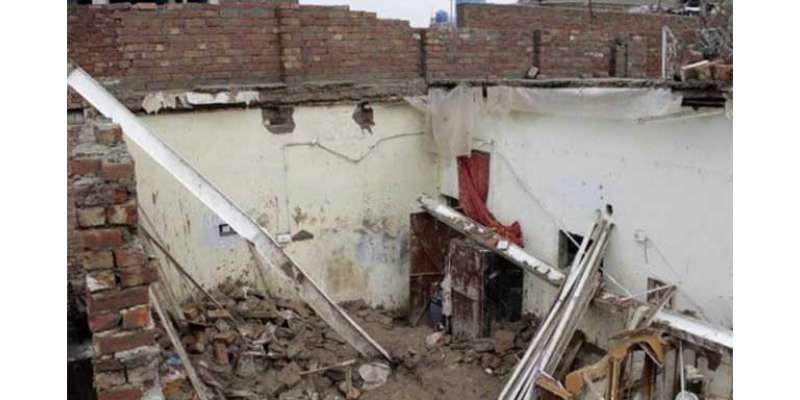 پشاور میں مکان کی چھت گر گئی، 3 بھائی جاں بحق ،ْ والد اور والدہ زخمی