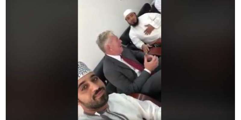 عمان میں امریکی شخص کی جانب سے اسلام قبول کرلیا گیا، ویڈیو سوشل میڈیا ..