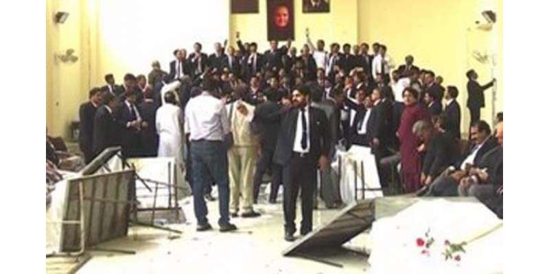 فیصل آباد میں ڈسٹرکٹ بار کے وکلاءکا دہشت گردی کا مقدمہ درج کرنے کے خلاف ..