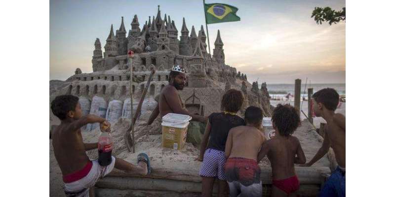 برازیل کے ساحل پر 22 سال سے ریت کے قلعے میں رہنے والا حیرت انگیزشخص