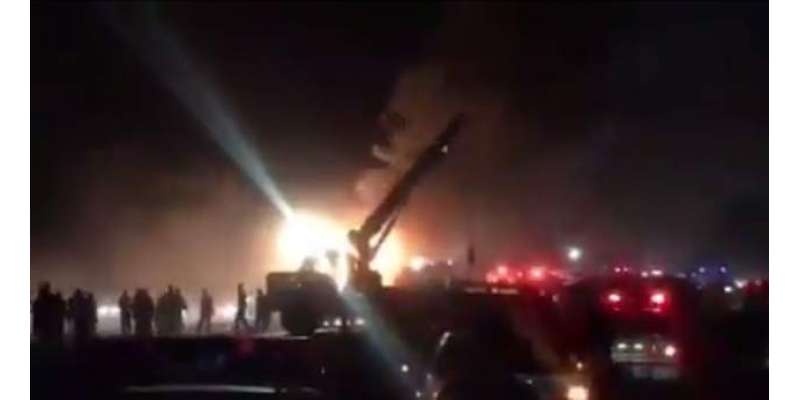ایران میں آئل ٹینکر اور بس میں تصادم ،19 افراد ہلاک،