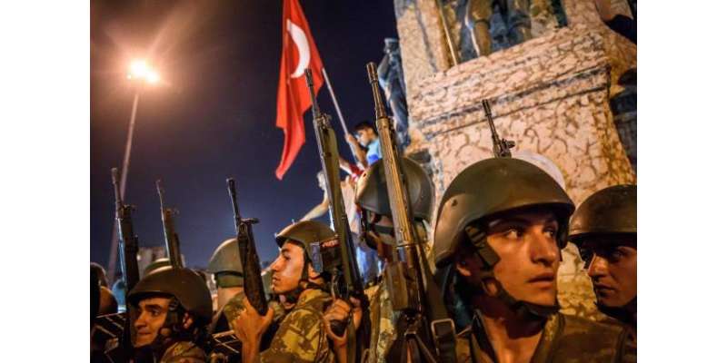 ترک عدالت نے ناکام فوجی بغاوت میں ملوث ہونے کے الزام میں 104 افراد کو ..