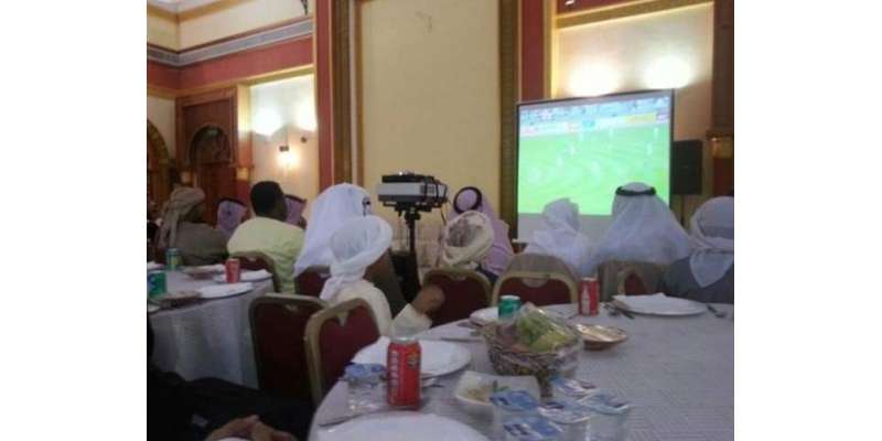 کویت: دلہے نے شادی پر فٹبال میچ دیکھنے کے لئے ہال میں بڑی ٹی وی اسکرین ..
