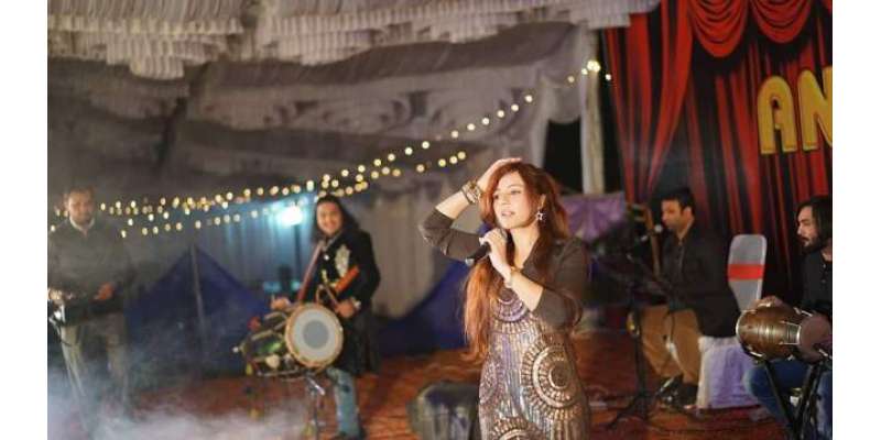 گلوکارہ رابی پیرزادہ کی سندھ کے شہر ڈھرکی میں شاندار لائیو پرفارمنس
