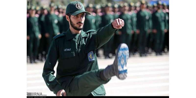ایرانی پاسداران انقلاب کی تقریب،افسروں کی جوتوں کے تلووں پر اسرائیلی ..