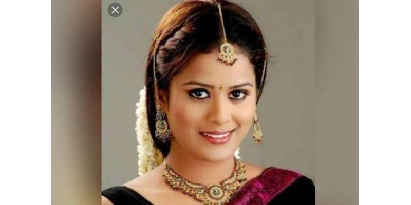 بھارت کی معروف ٹیلی ویژن اداکارہ پریانکا نے اپنے بیڈ روم میں پنکھے ..