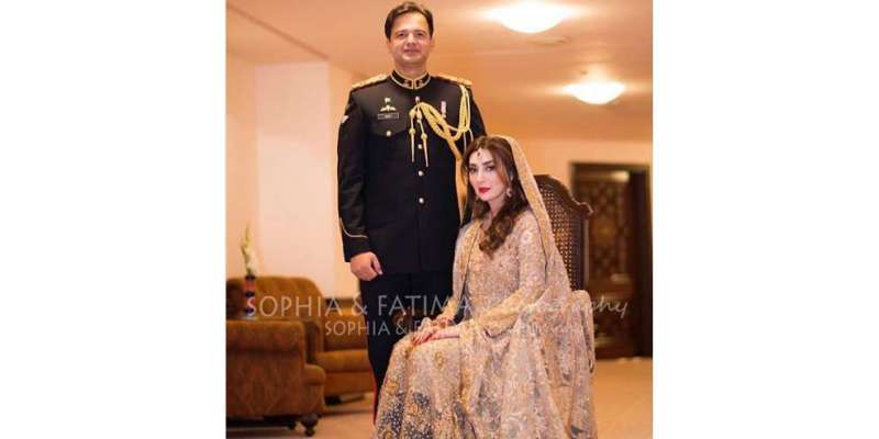 اداکارہ عائشہ خان کے شوہر میجر عقبہ ملک ولیمے میں اپنے یونیفارم میں ..