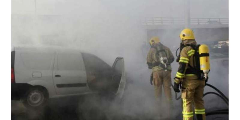 متحدہ عرب امارات سکول کے قریب گاڑی میں خوفناک آگ بھڑک اٹھی