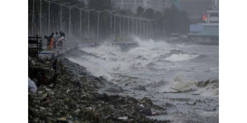 ہانگ کانگ میں منگکھوٹ طوفان سے تباہی کے بعد وسیع پیمانے پر کلین اپ آپریشن ..