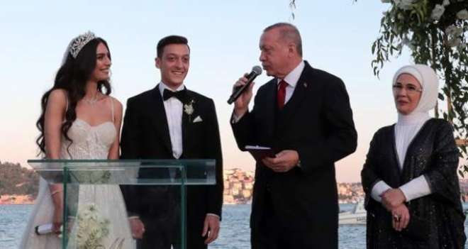 ترک صدر نے جرمن فٹبالر مسعود اوزیل کی شادی میں ان کے ’شہ بالا‘ اور گواہ بن کر نئی مثال قائم کردی
