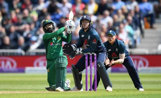 چوتھا ون ڈے ، پاکستان نے انگلینڈ کو جیت کے لیے 341رنز کا ہدف دیدیا