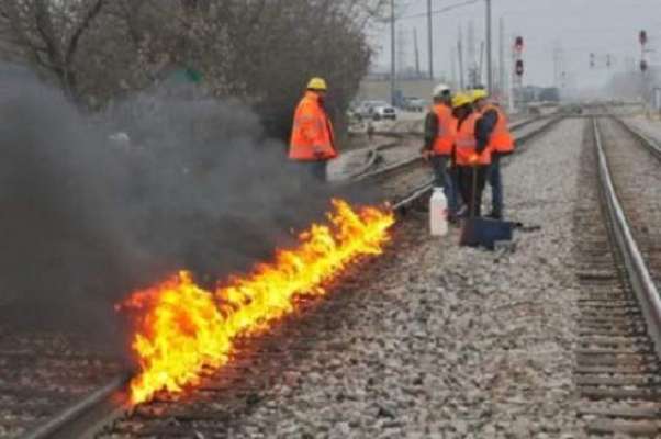 شکاگو میں ریلوے ٹریک کو آگ کیوں لگائی جا رہی ہے؟