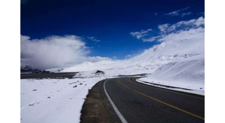 ضلع لوئر کوہستان میں برف باری کی وجہ سے شاہراہ قراقرم بند