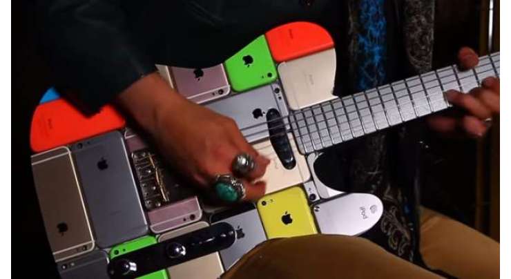آرٹسٹ نے گٹار بنانے کے لیے 107آئی فون قربان کردیے