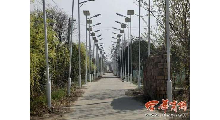 چین میں گاؤں والوں نے 3 کلومیٹر  کے راستے میں 1000 سٹریٹ لائٹس نصب کر دیں۔ دلچسپ وجہ