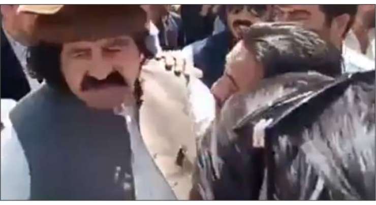علی وزیرکی چیک پوسٹ پر تعینات فوجیوں کیخلاف تلخ جملوں کی ویڈیو