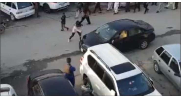 اسلام آباد میں بیوی نے اپنے ہی شوہر کی گاڑی پر حملہ کردیا