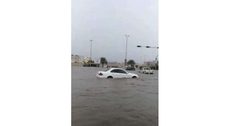 سعودی عرب کے کئی علاقوں میں موسلا دھار بارش اور ژالہ باری