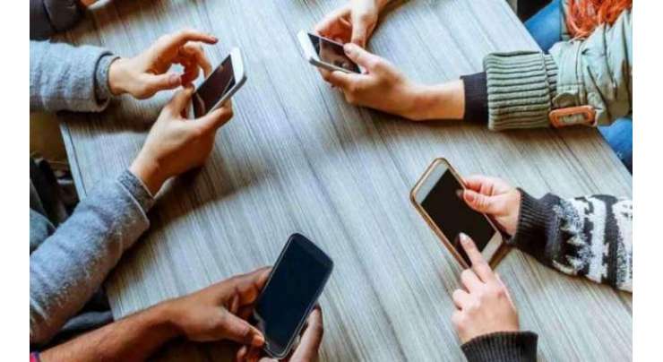 وفاقی حکومت نے وزارت قانون کے چھوٹے ملازمین پر ڈیوٹی کے دوران سمارٹ فون کے استعمال پر پابندی لگا دی