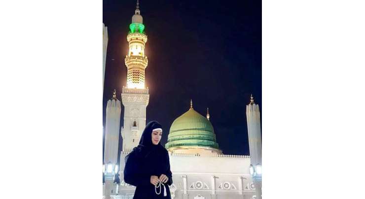 اداکارہ مہوش حیات کی مسجد نبویؓ میں لی گئی تصویرسوشل میڈیا پر وائرل